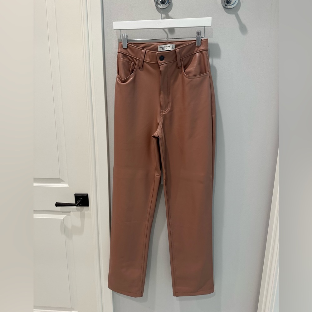 Abercrombie leather pants. Curve love size 27. Fits small/medium. Comfortable.